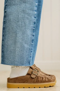 Deb Ruffled Suede Slides | Mocha