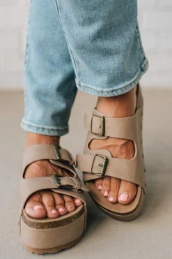 Jeri Studded Platform Slides